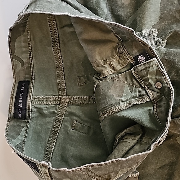 Camo Rock and Republic shorts - Picture 4 of 7